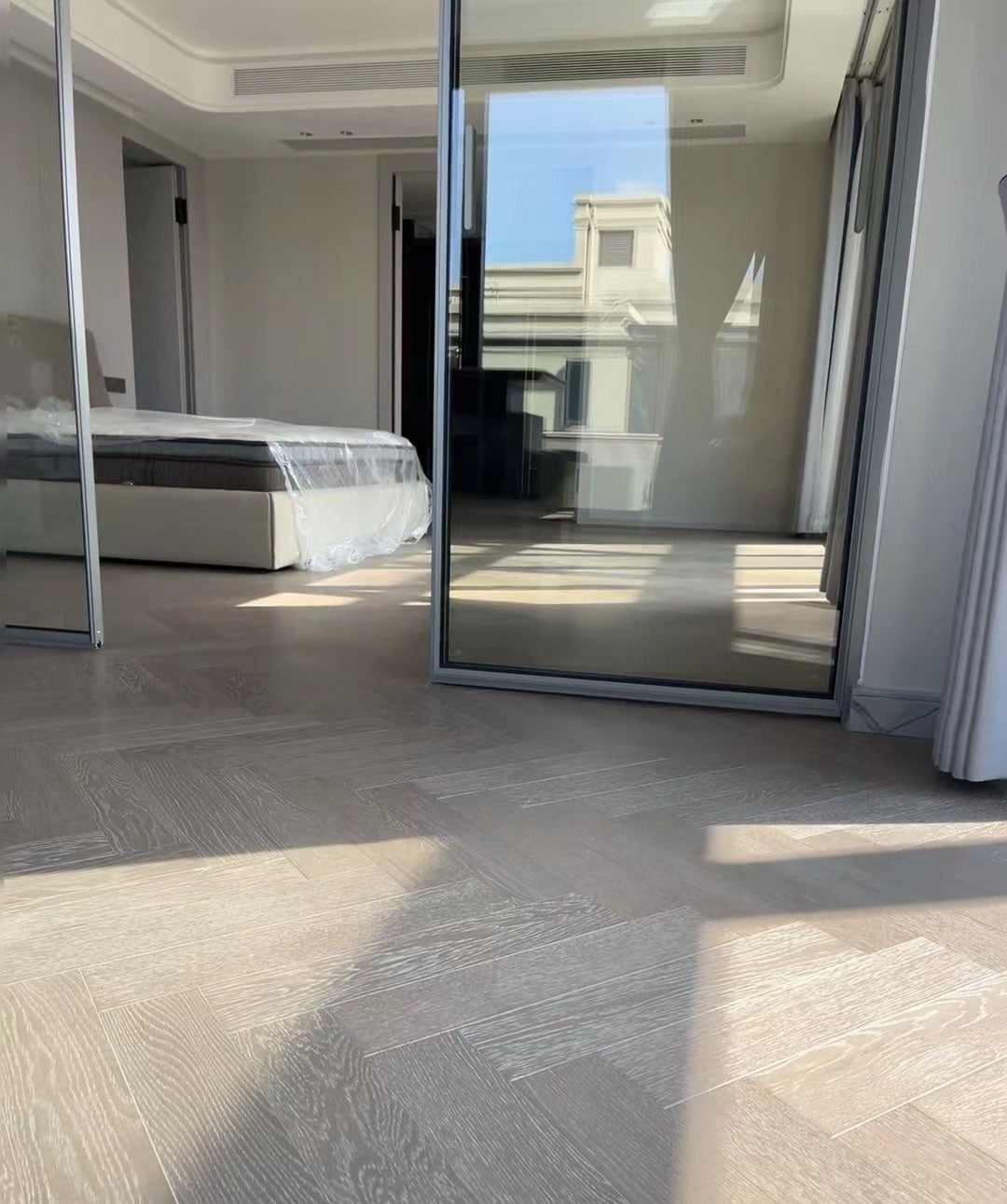Terra Brown-Engineered Oak Herringbone HY0001B7